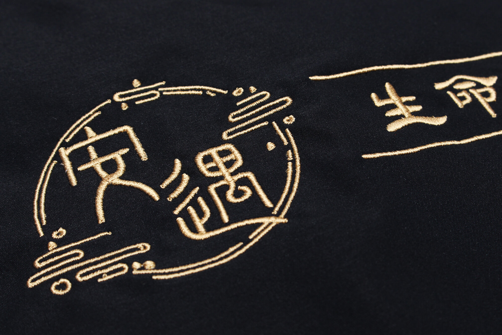 電繡透氣背心外套｜質感藏在每一針線裡的第3張圖片