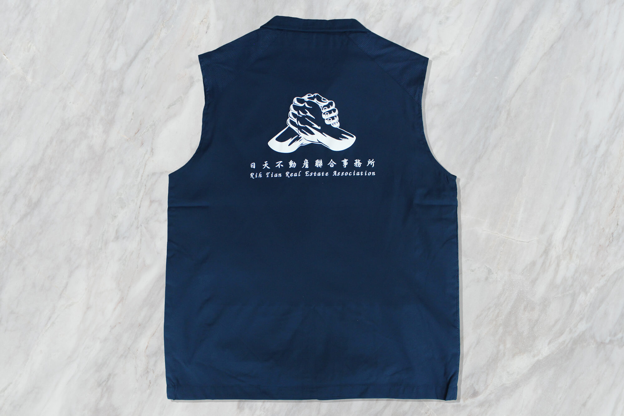 客製化服務背心外套｜日天不動產聯合事務所的第2張圖片