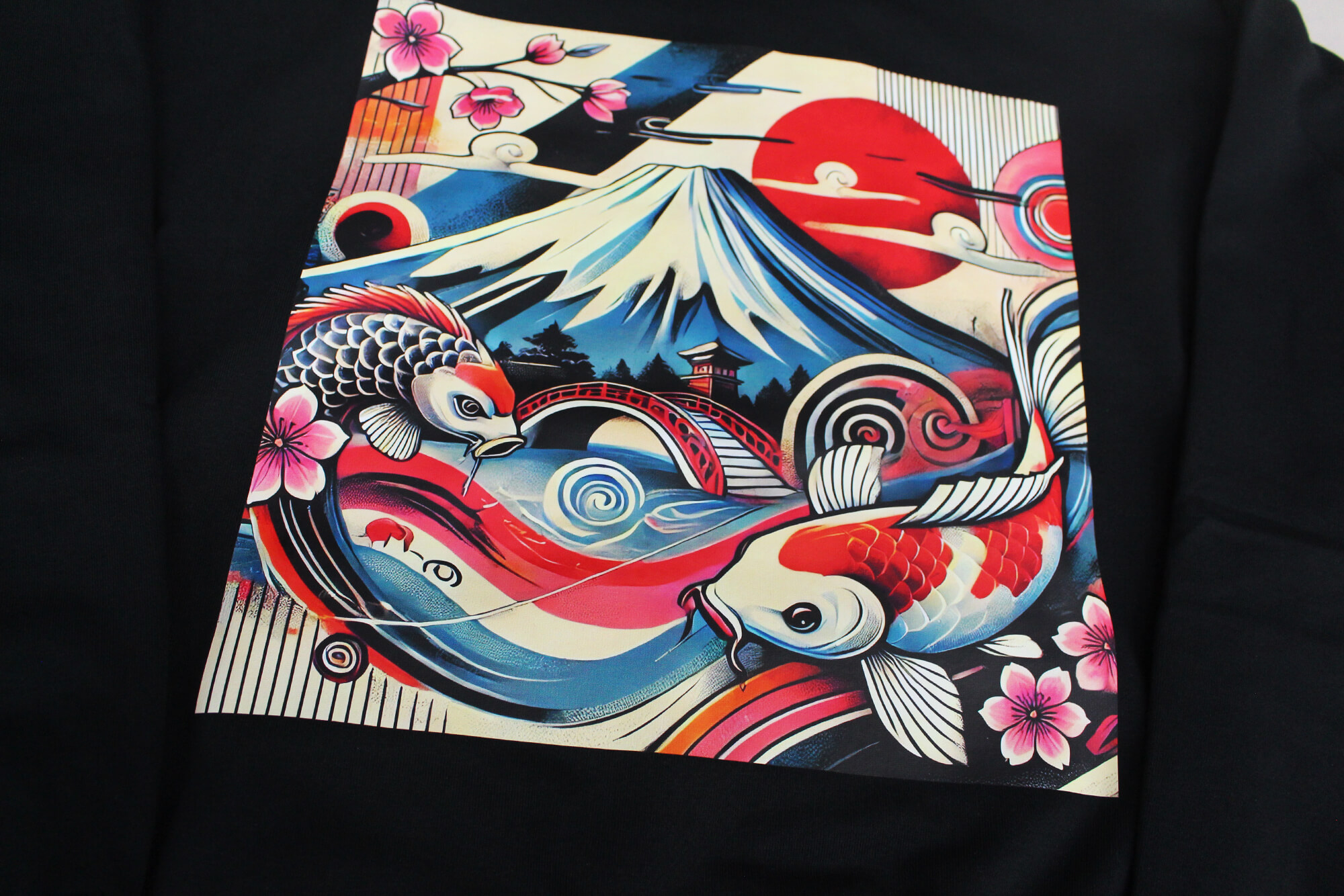 客製化棉質帽T｜鯉魚游富士山的第1張圖片